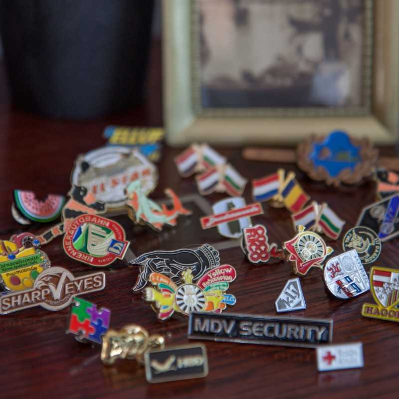 Zacht emaille reversspelden op maat (Soft Enamel Pins) – reliëfstructuur & levendige kleuren