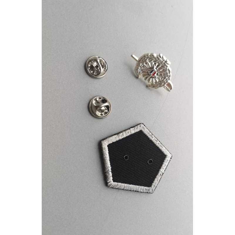 Combinatie  metaal badge & geborduurde badges