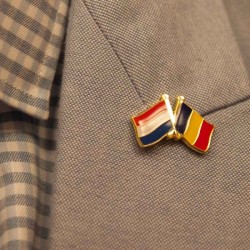 Custom Crossed Flag Enamel Pins – For Countries & Companies